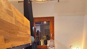 A compact room with bunk beds, a small window, a wall-mounted dreamcatcher, and a hanging light fixture. - Le balcon du soleil, Pied de pistes 2100m 5 pers, Plagne Soleil, heart of the resort (La Plagne-Tarentaise)