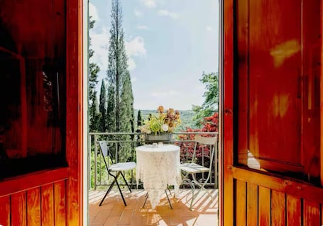 Outdoor dining. Firenze‼️~Integer VILLA in hillside 7 places & 4 bathrooms~