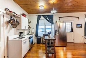 Micro-ondes, four, plaque de cuisson, lave-vaisselle