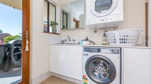 Interior - Vacanza Vincentia Views by Experience Jervis Bay (Vincentia)