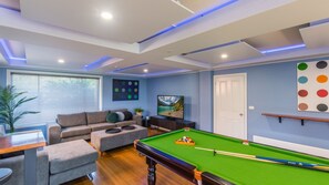 TV, books - Vacanza Vincentia Views by Experience Jervis Bay (Vincentia)