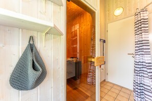 Interior - 4 person vacation home with sauna, wood-burning stove and a beautiful garden with terrace in Otterndorf (Otterndorf)