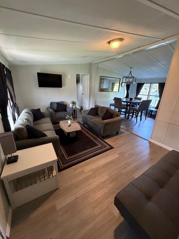 Pet Friendly 3 Bed 2 Bath Family Home On The Water - Okeechobee, FL