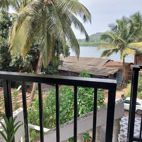 Riverside, the European Homestay Apartment, 