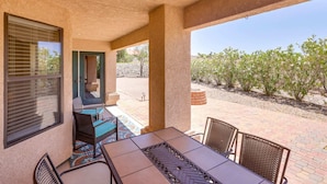 Outdoor dining - Casa Vista -- Home with a View (Bullhead City)
