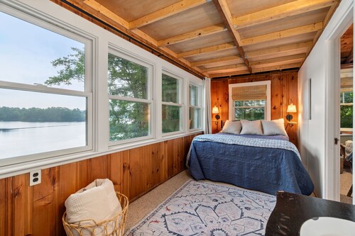 Lakefront Cottage Retreat: 3BR w/ Fire Pit, BBQ & Dock