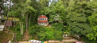 Plymouth's Little Red Cottage: 3-BR cabin w/ WiFi, full kitchen, & lake access!