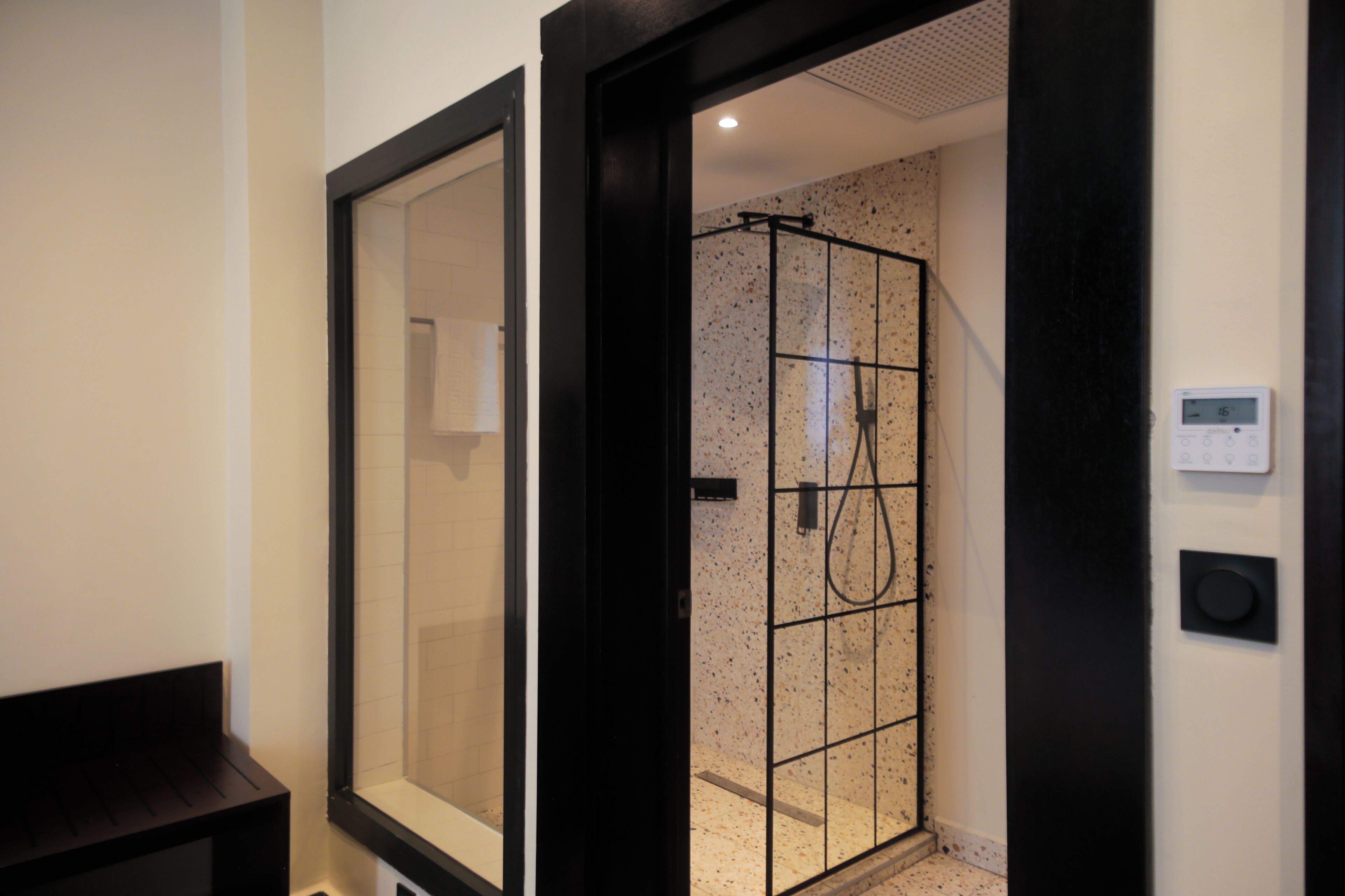 Deluxe Apartment | Bathroom