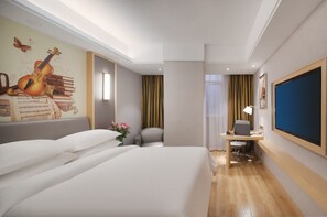 Desk, laptop workspace, blackout curtains, soundproofing - (Shanghai)