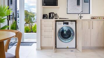 Refrigerador, microondas, horno, placa de cocina