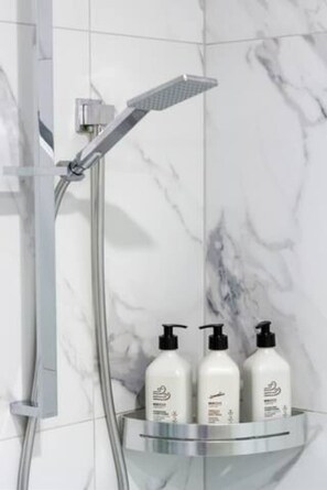 Hair dryer, towels - Escape at the park: 1 bed 1 bath w/carpark (Christchurch)