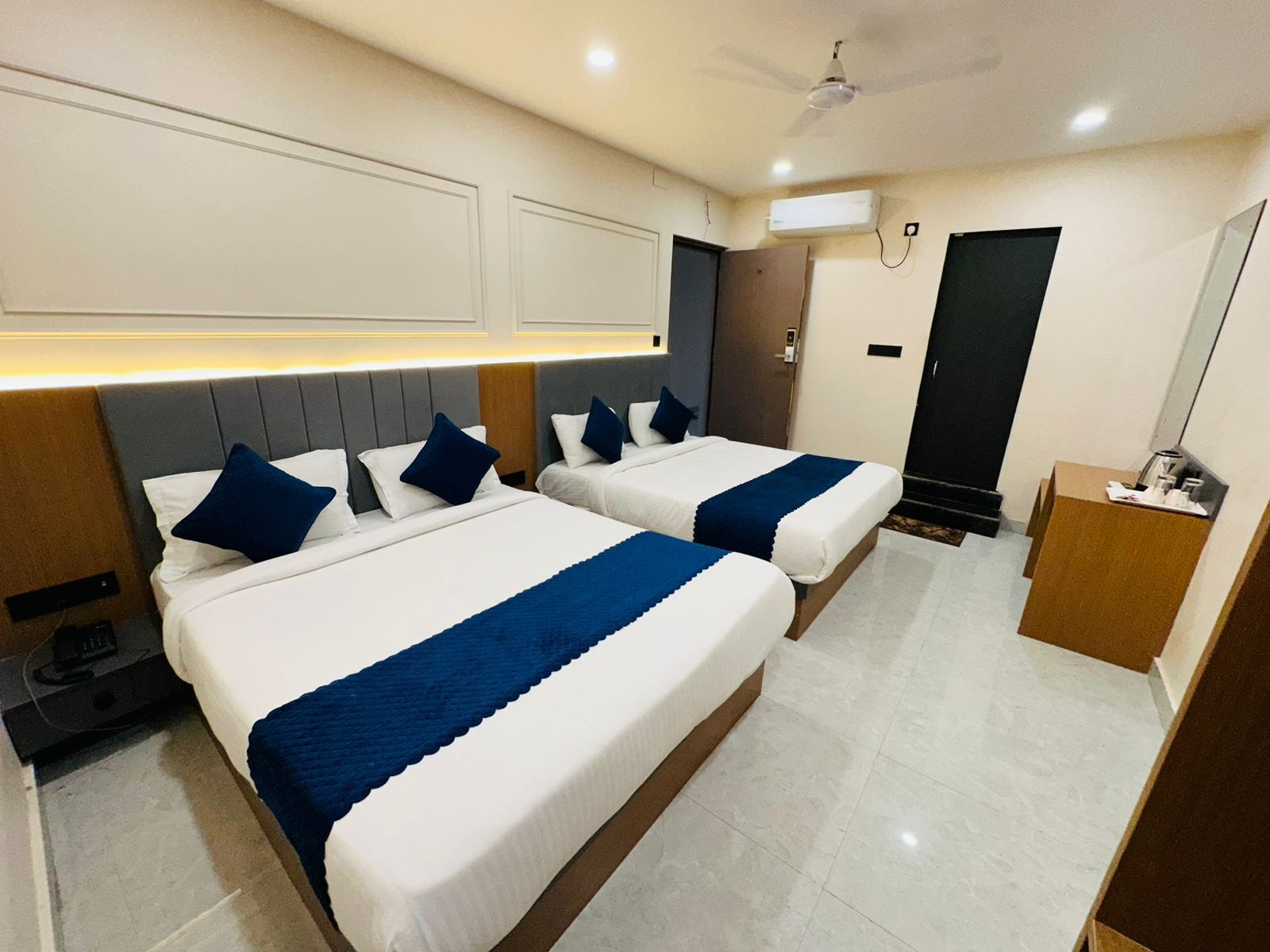 Family Double or Twin Room | Desk, laptop workspace, soundproofing, free WiFi