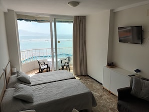 1 bedroom, iron/ironing board, free WiFi, bed sheets - House and Beach 2 Jump Into the Sand (Las Palmas de Gran Canaria)