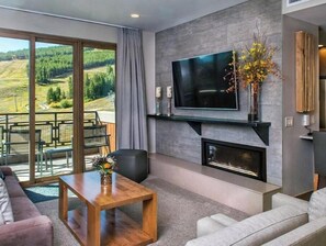 Living area - Ski in -ski out Breckenridge Resort with full use of resort amenities 2 (Breckenridge)
