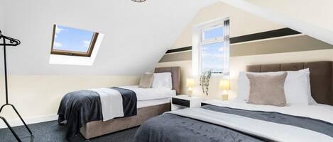 House | 5 bedrooms, free WiFi, bed sheets