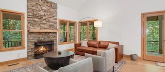 Charming 1-bedroom cottage with WiFi, AC in fabulous Tryon