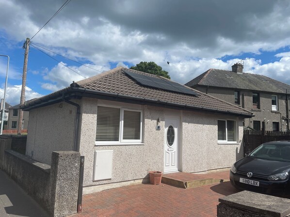 Exterior - Cute Cottage Central Bathgate (Bathgate)