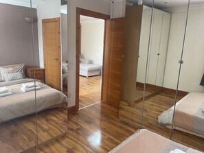 1 bedroom, iron/ironing board, WiFi, bed sheets - Cute Cottage Central Bathgate (Bathgate)