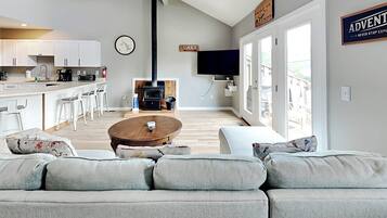 House, Multiple Beds, Patio (Lakeland Views) | Living area | 42-inch flat-screen TV with digital channels