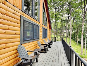 House (5 Bedrooms) | Property amenity - The Pour House by Taylor Made Deep Creek (McHenry)
