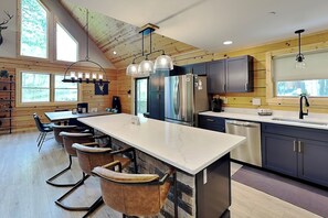 House (5 Bedrooms) | Property amenity - The Pour House by Taylor Made Deep Creek (McHenry)