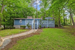 Property grounds - Rustic Country Lakefront Retreat with Fire Pit (Roxboro)