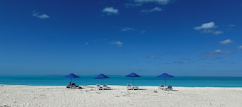 Newly remodeled 2-bedroom villa with WiFi, AC in lovely Treasure Cay
