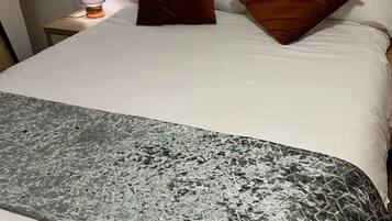 Apartment | 2 bedrooms, iron/ironing board, free WiFi, bed sheets