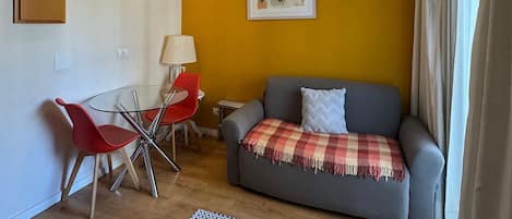 Apartment | Living area | TV