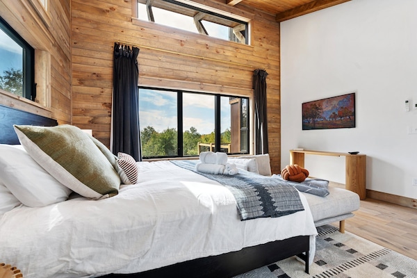 6 Schlafzimmer, Schreibtisch, Bügeleisen/Bügelbrett, kostenloses WLAN