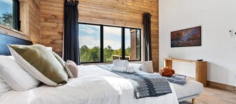 Pet Friendly, Ski Storage Room, Pool,Hot Tub, Sauna, Gameroom