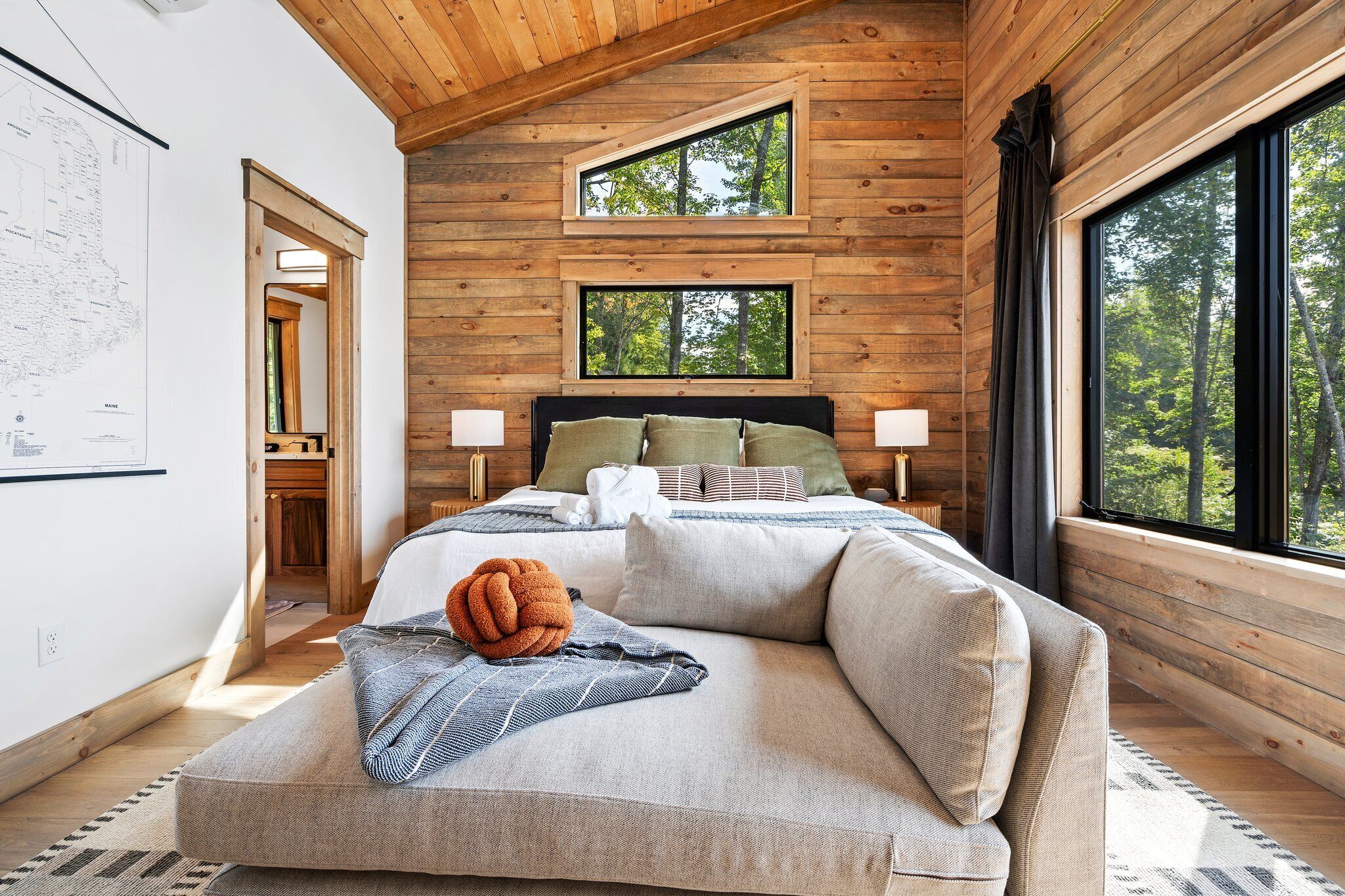 6 عدّة غرف نوم ومكتب ومكواة/لوح كي وواي فاي مجانًا