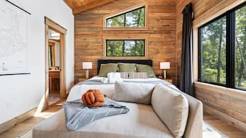 6 bedrooms, desk, iron/ironing board, free WiFi