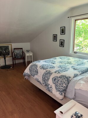 5 bedrooms, iron/ironing board, WiFi, bed sheets - Beautiful Lakefront Oasis (Barnstead)