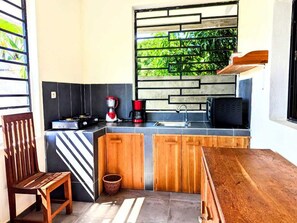 Comfort Apartment, Garden View | Private kitchen | Fridge, microwave, oven, stovetop