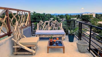 Appartement Confort, 2 chambres, vue mer, cÎté jardin | Restauration dans la chambre