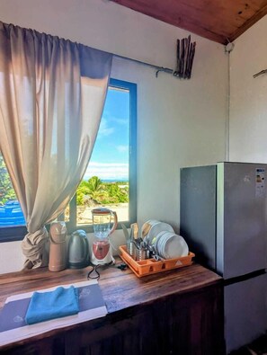 舒适公寓, 2 间卧室, 海景, 花园 | 私人厨房 | 冰箱、微波炉、烤箱、炉灶