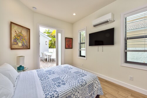 Sorrento Cabana: 1-Bedroom Cabana Near Vanderbilt Beach – Perfect for a Tranquil Beachside Escape