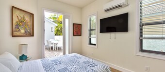 Sorrento Cabana: 1-Bedroom Cabana Near Vanderbilt Beach – Perfect for a Tranquil Beachside Escape