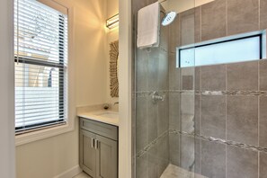 Classic Studio | Bathroom