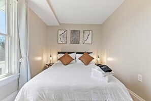 2 bedrooms, iron/ironing board, WiFi, bed sheets - Cozy 2BD Home w/ Home Office and Parking! (Cincinnati)