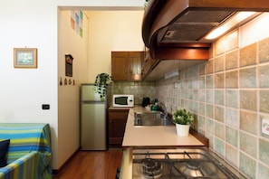 Classic Apartment | Private kitchen | Microwave, oven, stovetop, espresso maker - notaMi - Dimora del vecchio Principe (Milan)