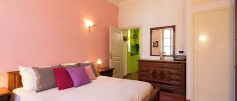 Iron/ironing board, free WiFi