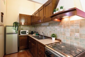 Classic Apartment | Private kitchen | Microwave, oven, stovetop, espresso maker - notaMi - Dimora del vecchio Principe (Milan)