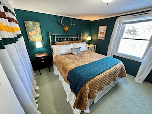 2 bedrooms, iron/ironing board, travel cot, free WiFi - ♥ Downtown Cabin Oasis, hot tub, fireplace, AC, WD, walk to town, 5 mins to RMNP (Estes Park)