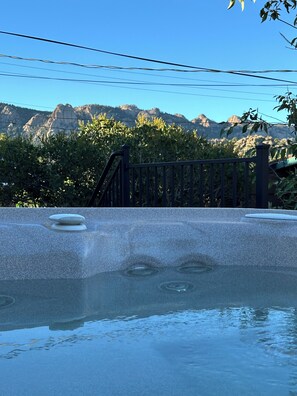 Bañera de hidromasaje al aire libre