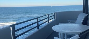 Beautiful 3bd/2ba 8th floor condo with spectacular views in Daytona Beach!