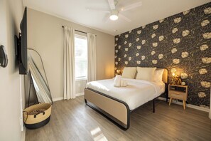 3 bedrooms, iron/ironing board, travel cot, WiFi - Charming 3/2 townhome in Tampa Heights - walk to Armature Works/Tampa Riverwalk (Tampa)