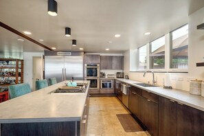 Mikrowelle, Ofen, Herdplatte, Geschirrspüler