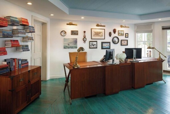 Lobby - Hyatt resort 2-bdr 2 bath Duvale St in Key West  with kitchen washer/dryer pool (Key West)